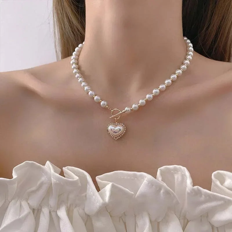 Collier avec pendentif en perles d'imitation