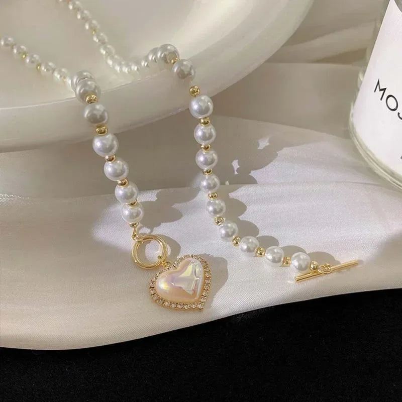 Collier avec pendentif en perles d'imitation