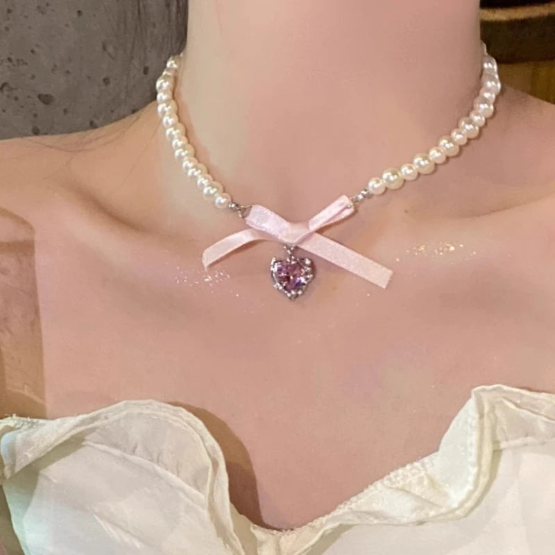 Collier avec pendentif en perles d'imitation