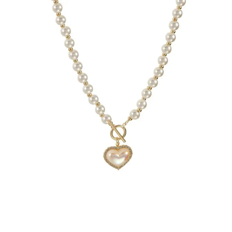 Collier avec pendentif en perles d'imitation