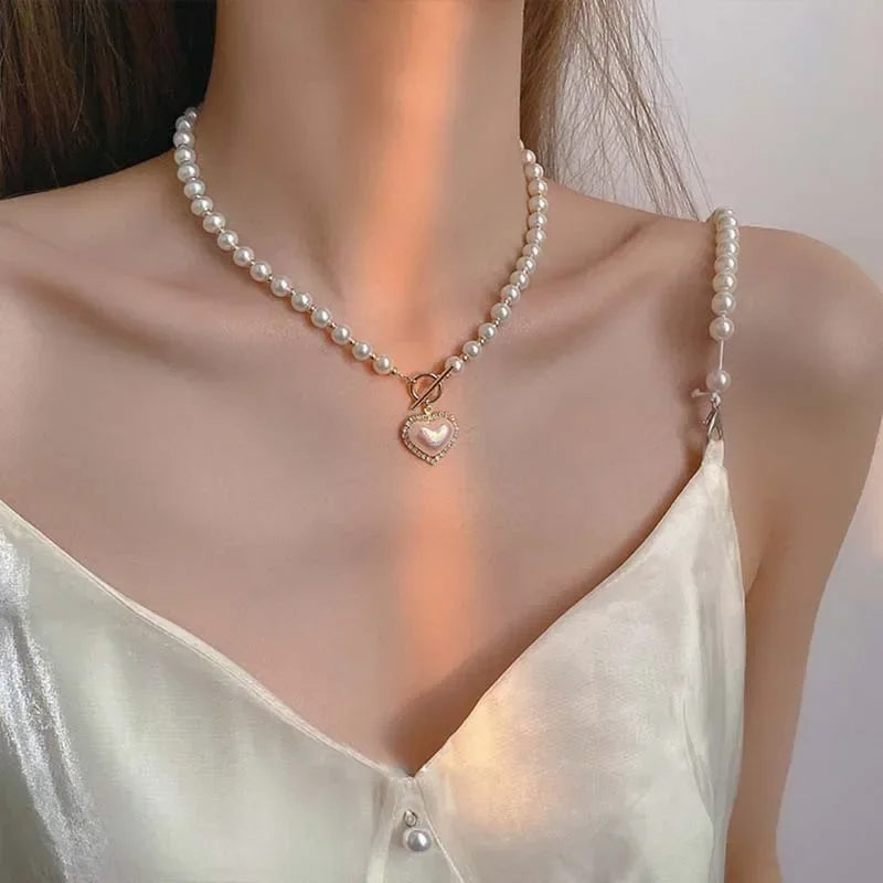 Collier avec pendentif en perles d'imitation